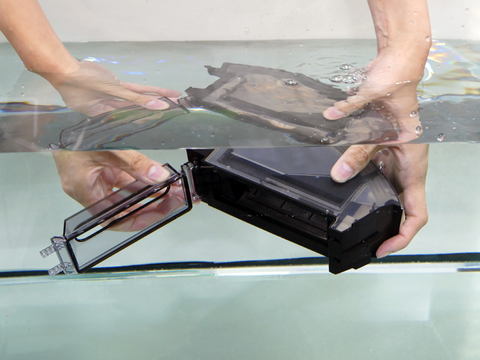 ダスト容器を水洗いできる49,880円の「ルンバ e5」 - Impress Watch