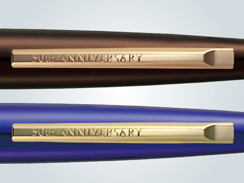 万年筆型シャープペン ぺんてる「ケリー」、メッキ加工を施した50周年