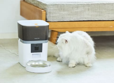 アプリ連携で愛犬・愛猫を見守る、カメラ付きWi-Fi自動給餌器を