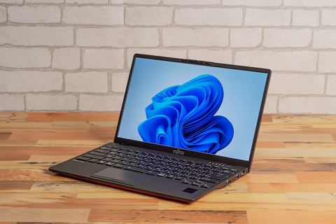 驚異の700g台を実現した13.3型ノート「Fujitsu LIFEBOOK U9312/J