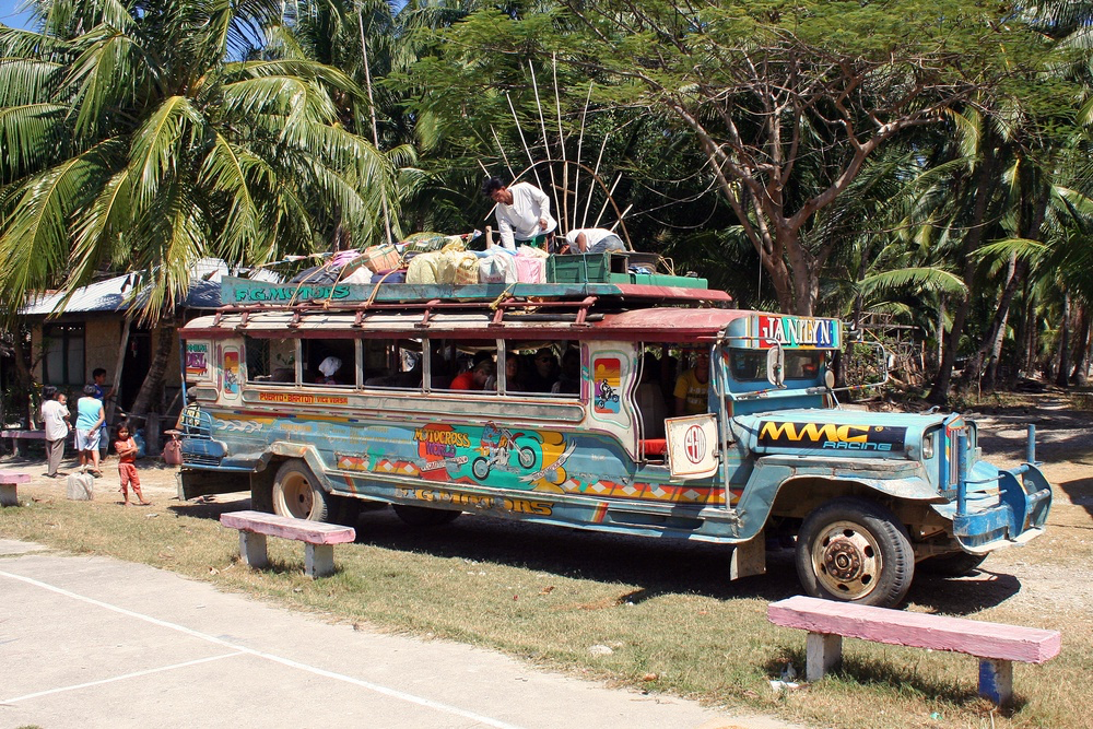フィリピンのローカルバス・ジプニー（Jeepney）に挑戦しよう！乗り方