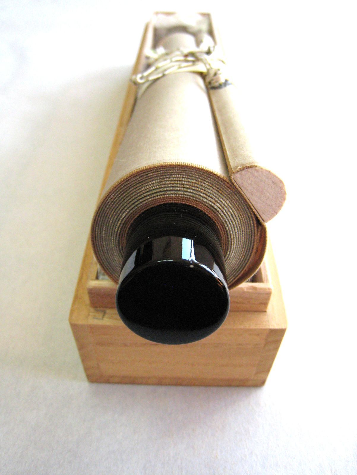 真筆】茶掛け 山花開似錦◇大徳寺派 慈眼寺 前大徳 澤 梁堂 共箱