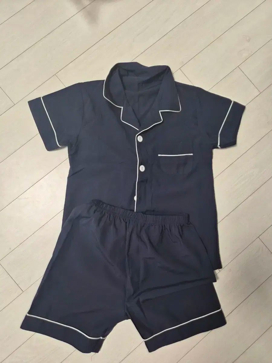 前島智夫 「 レ・アル の街」F8 油絵 油彩画 風景画 フランス パリ