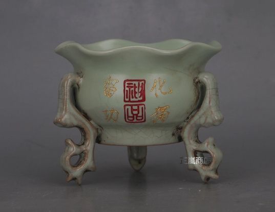 宋 汝窯 青釉 暗刻 宋徽宗款 御題 葉形三足香炉