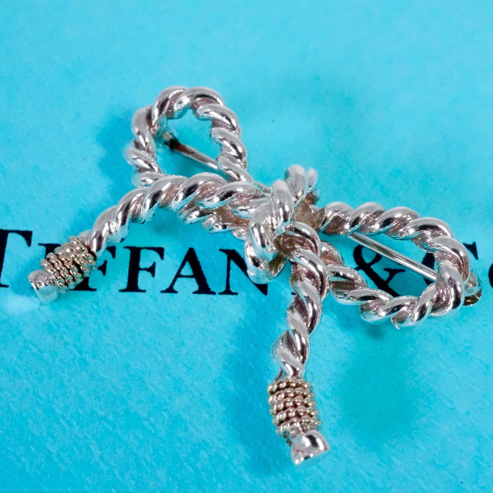 極美品 ティファニー ツイスト リボン コンビ 良い ブローチ/25-1641S