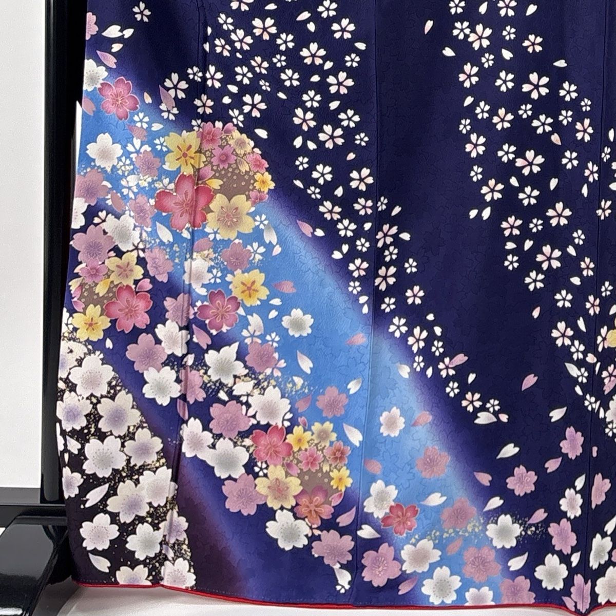 美品】 振袖 身丈168cm 裄丈68.5cm L 袷 桜 花びら 箔 金彩 青紫 正絹