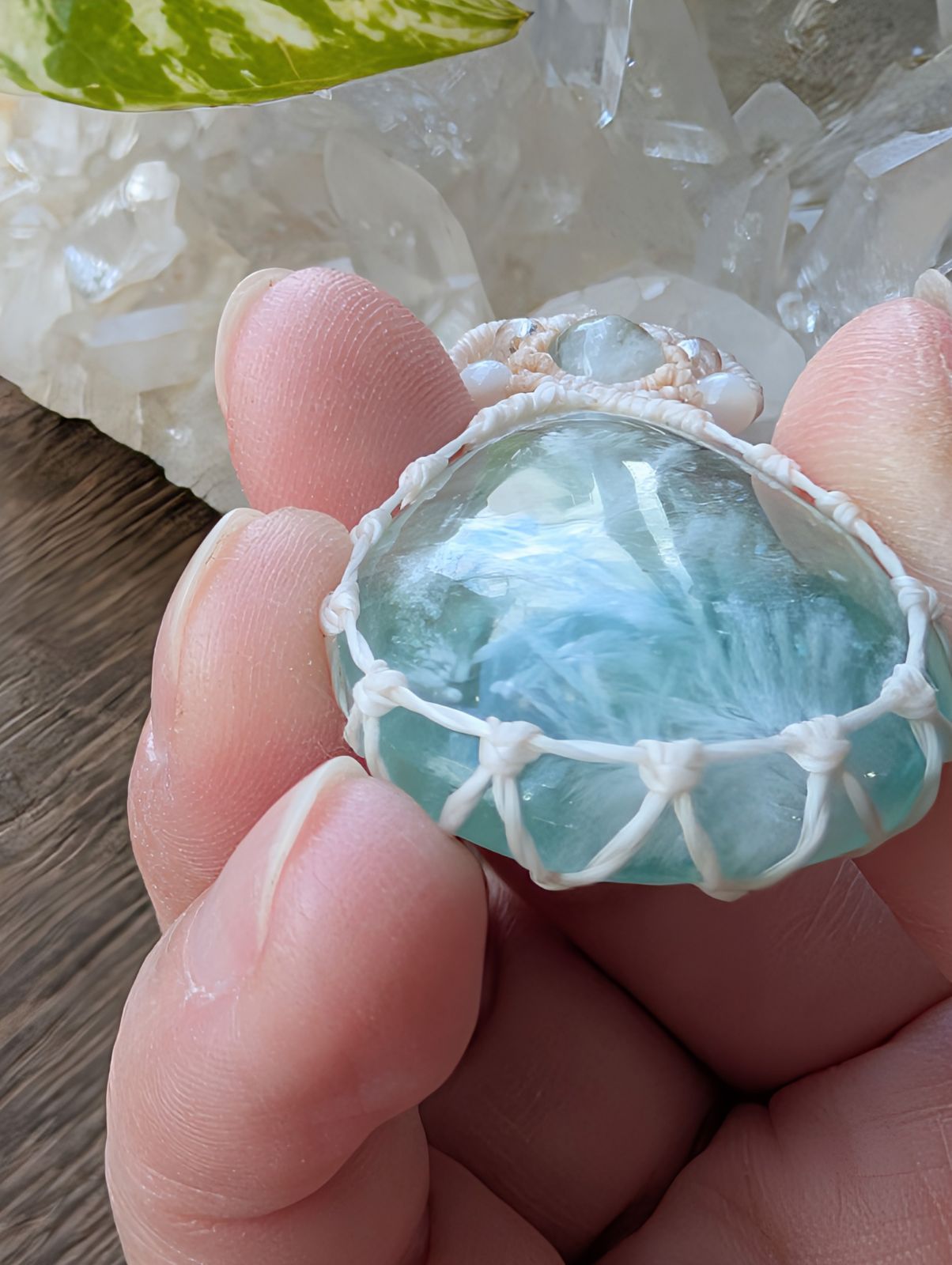 エンジェルフェザーフローライトのマクラメ編みネックレス♡その他石の