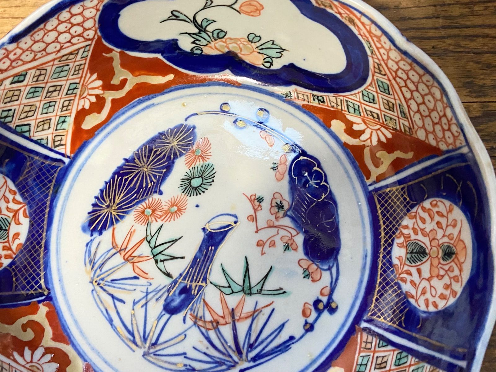 能登蔵出し 時代 伊万里 色絵金彩 銘有 花窓絵図 大膾皿 直径17.5