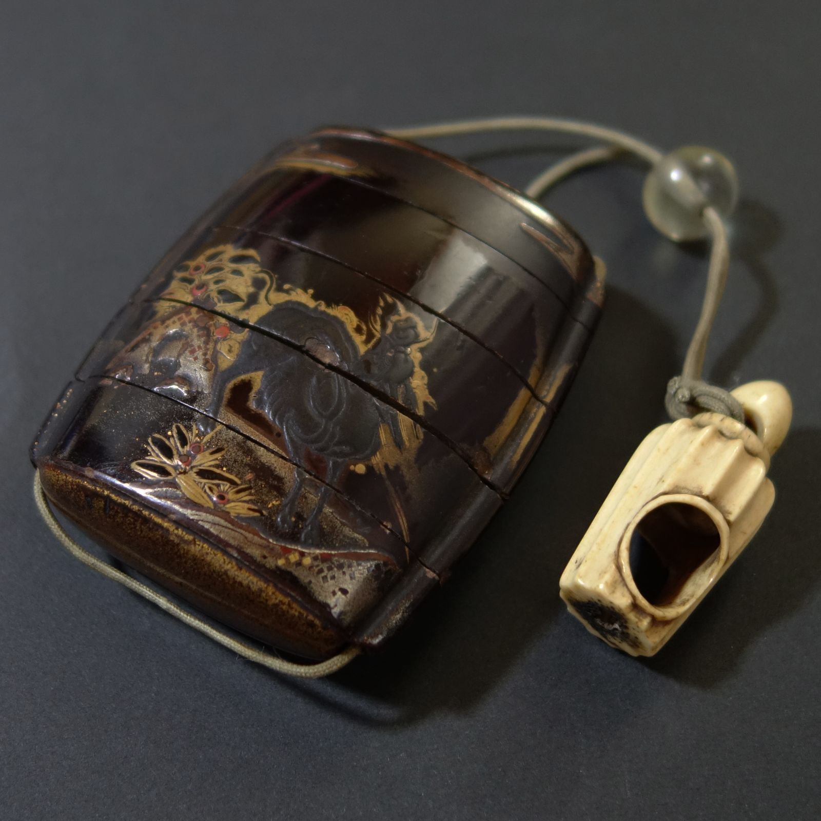印籠と根付けの3点セット 時代 極上根付、印籠セット 111g 東Y8-0109