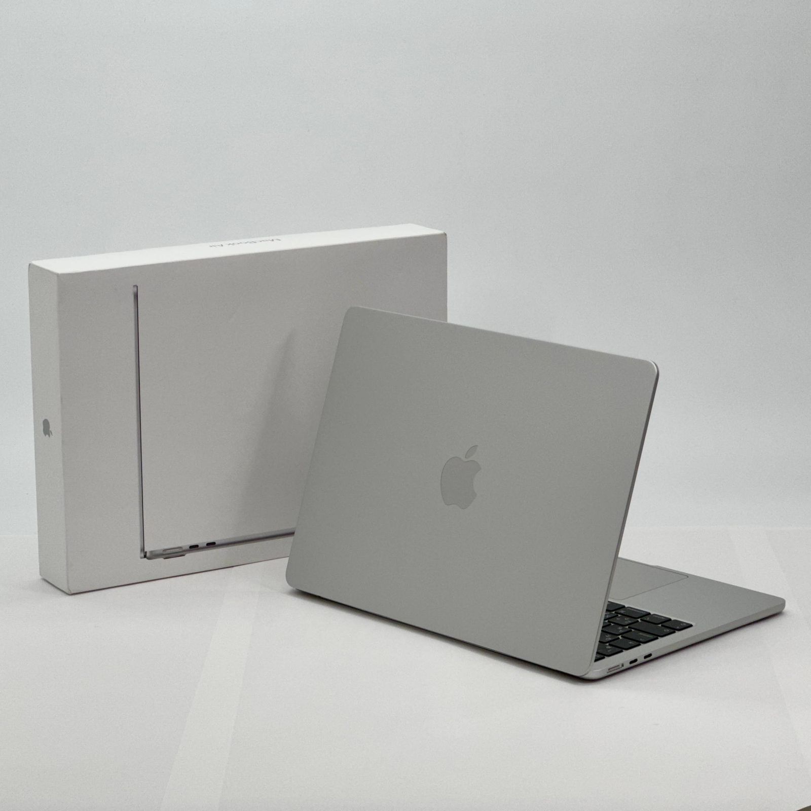 1点限り】超美品 MacBook Air M2 充電回数50回 1点限り】超美品