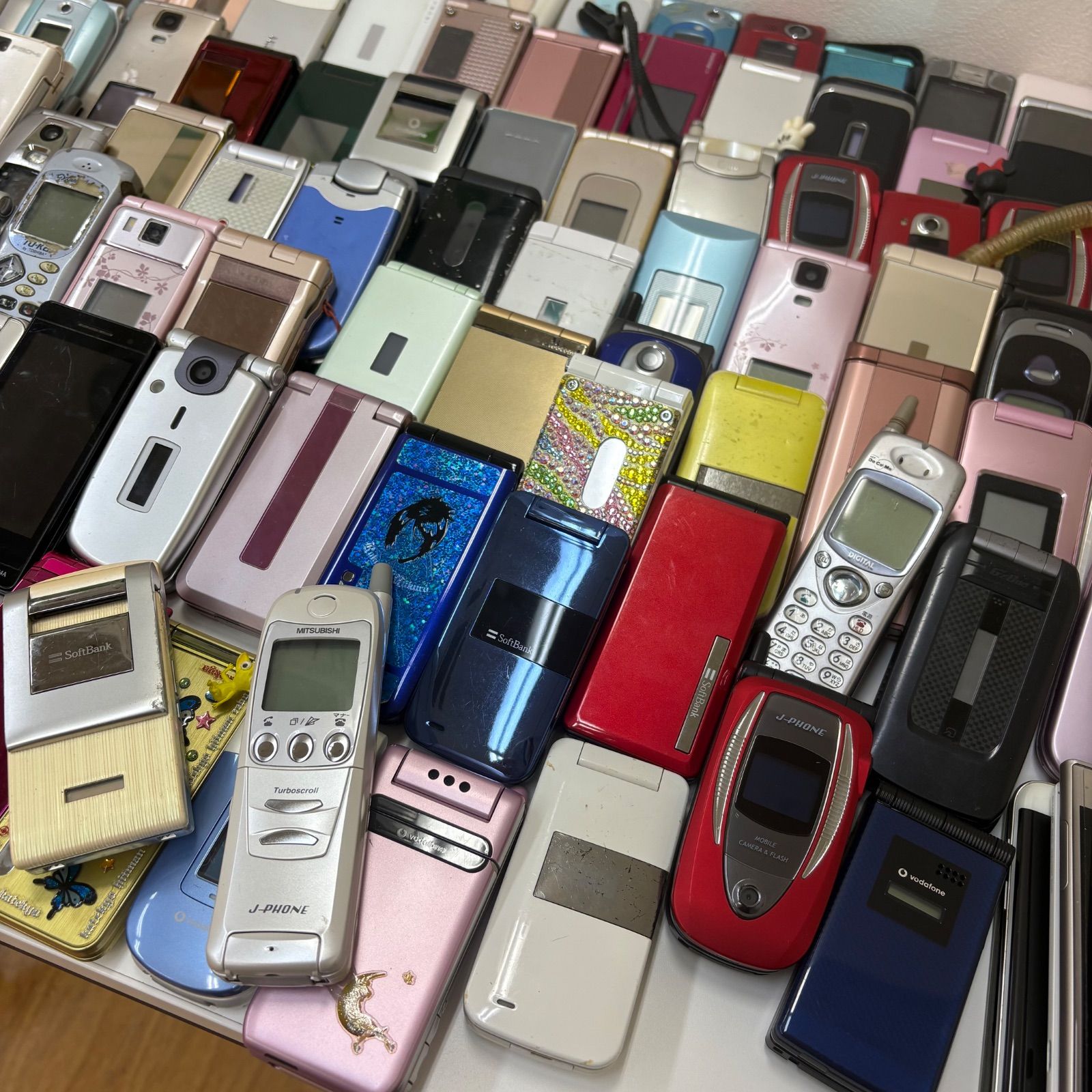 ガラケー他ジャンク18台まとめて ガラケー他ジャンク18台まとめて