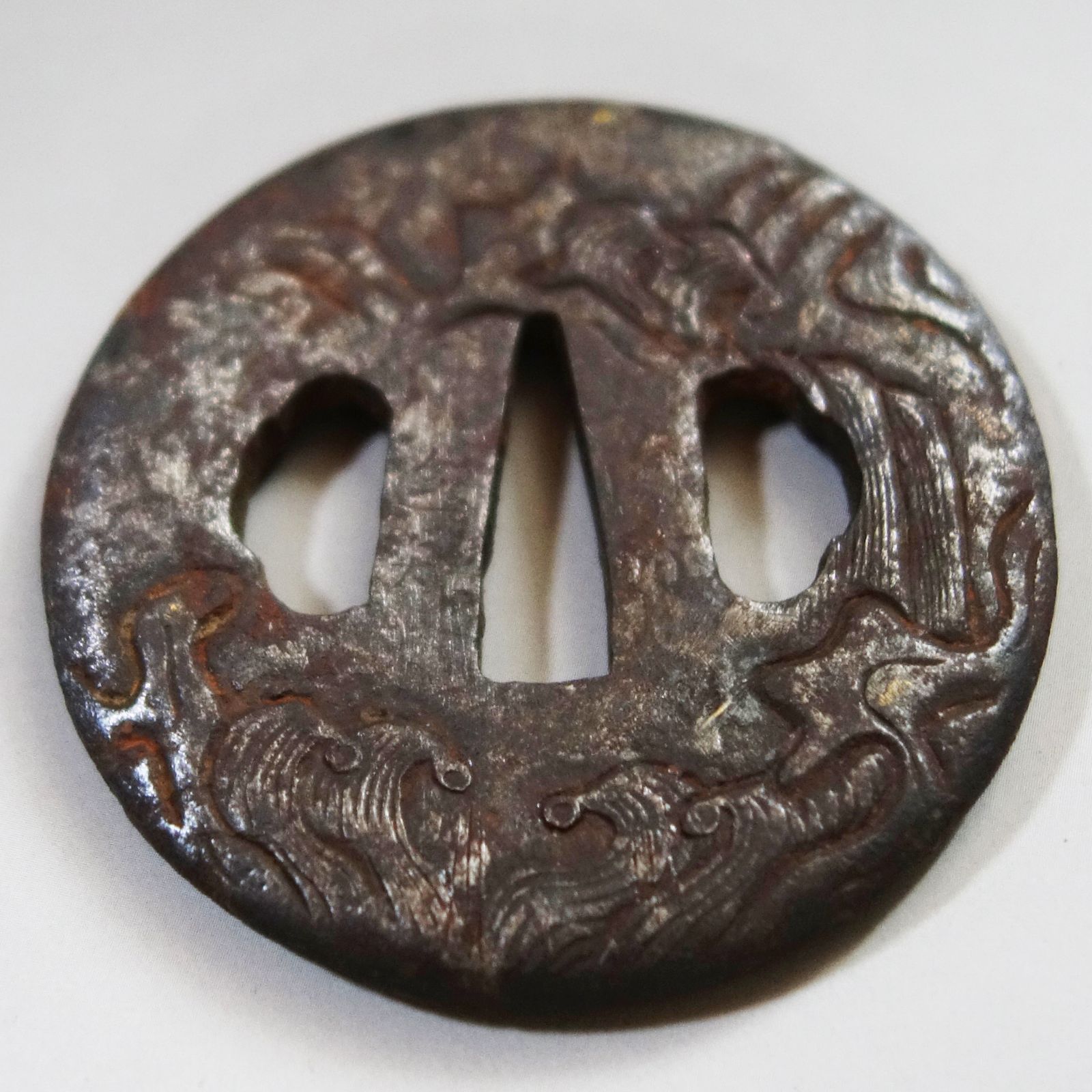 骨董逸品【在銘 荒波図鍔 鉄地】 日本刀 刀装具 鍔 鐔 武具 江戸 骨董