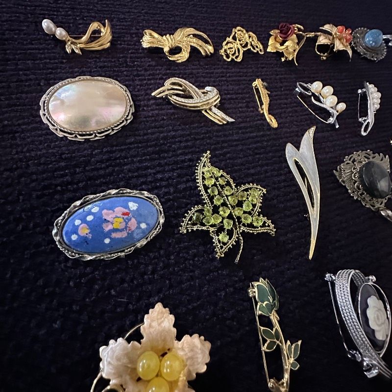 vintage】ブローチ 大量 150点 まとめ売り おまけつき GT-BR56 - メルカリ