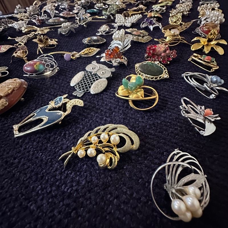 vintage】ブローチ 大量 150点 まとめ売り おまけつき GT-BR56 - メルカリ