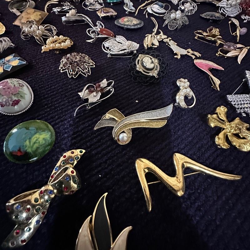 vintage】ブローチ 大量 150点 まとめ売り おまけつき GT-BR56 - メルカリ