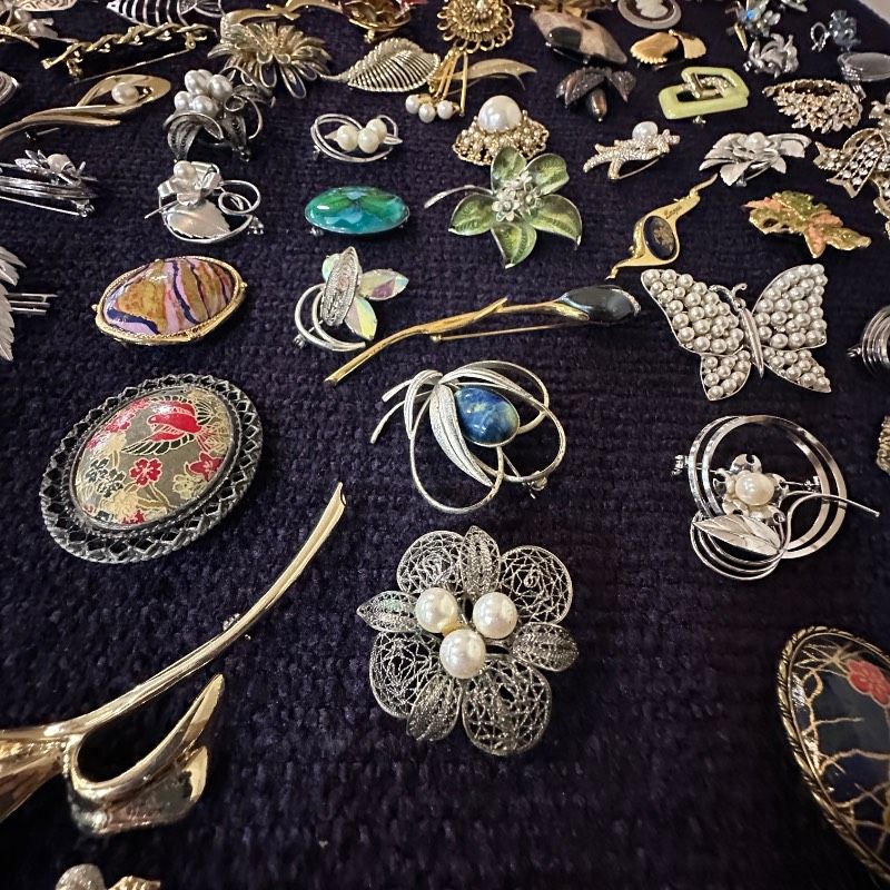 vintage】ブローチ 大量 150点 まとめ売り おまけつき GT-BR56 - メルカリ