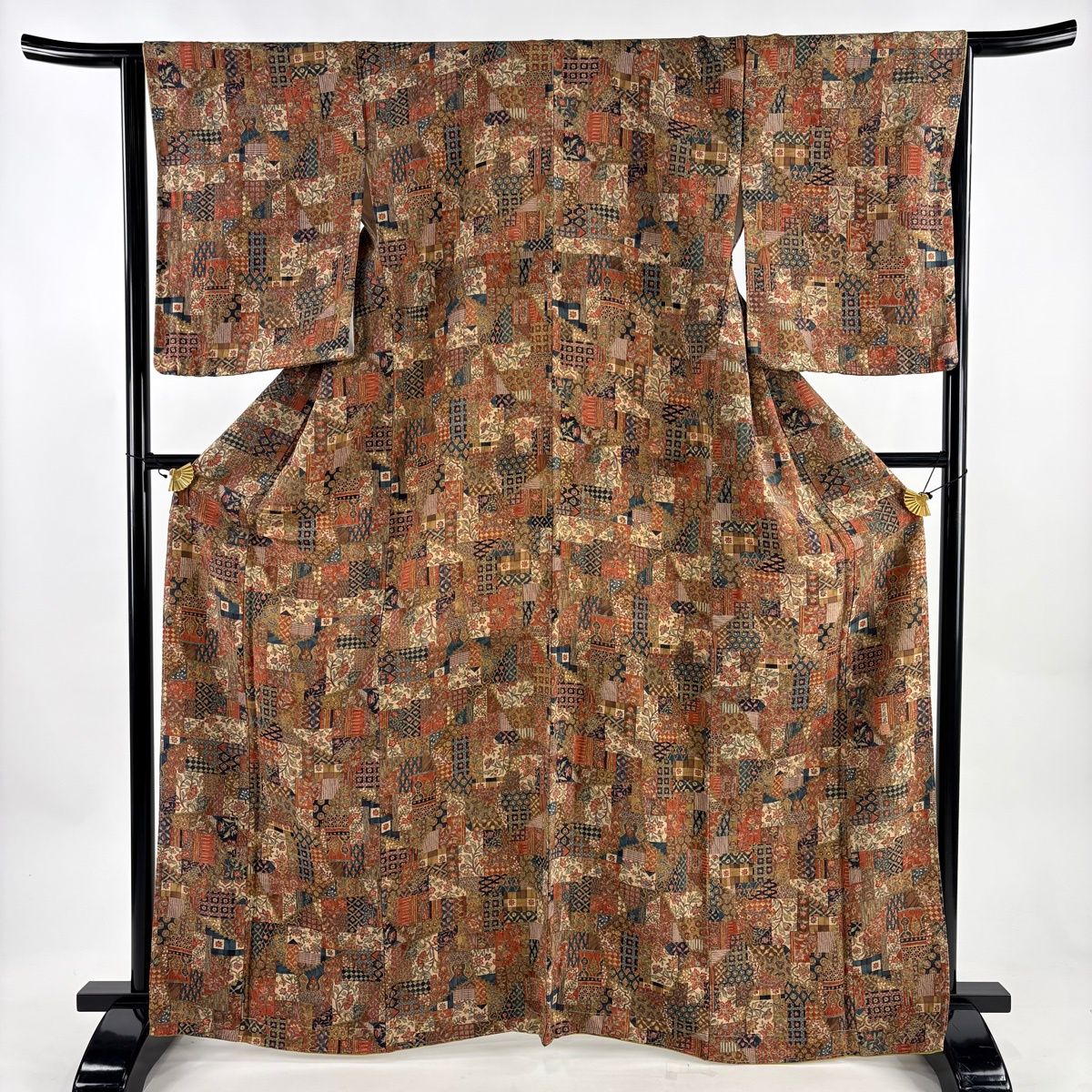 美品】 小紋 身丈166.5cm 裄丈66cm M 袷 二代目 更甚 落款 寄せ柄 更紗