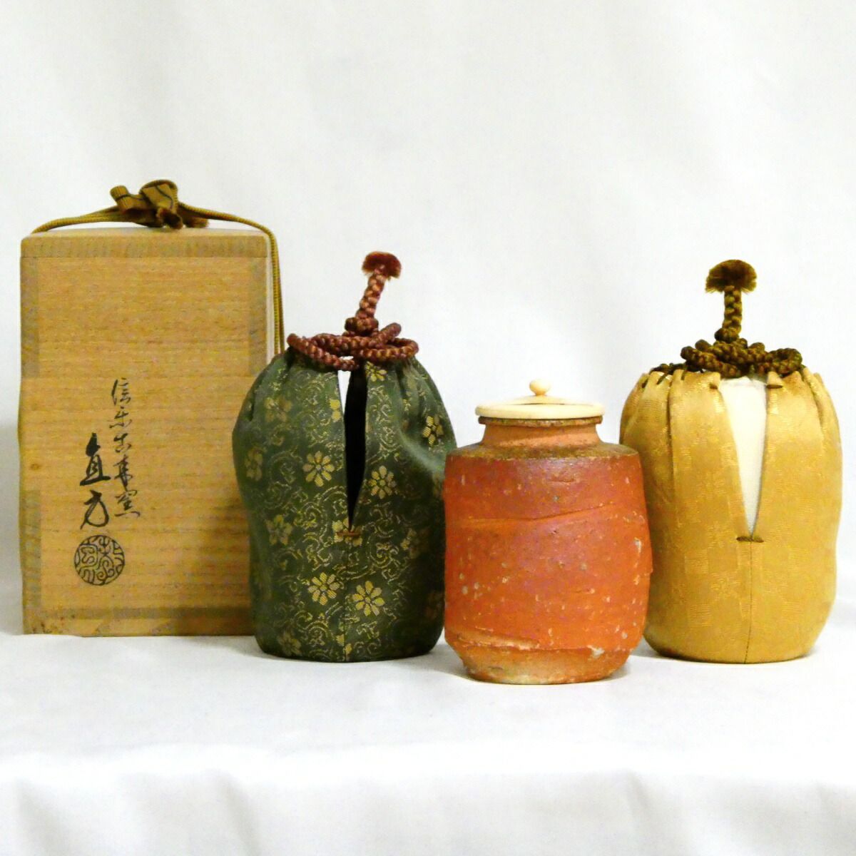 信楽焼】古来窯 五代 上田直方作 肩衝茶入 仕覆添え【中古・美品