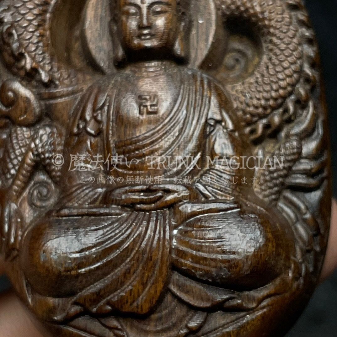 旧家蔵出し 沈む香木細密彫 觀音牌 寶石嵌 花梨木箱付 根付 裝身具