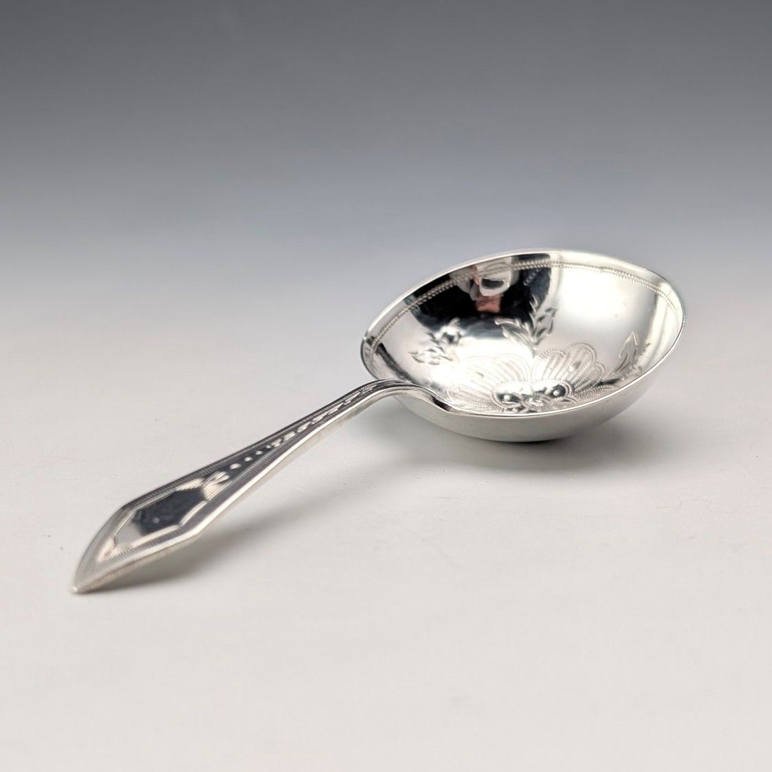 1865年 英国アンティーク 純銀製 ティーキャディースプーン 12.5g