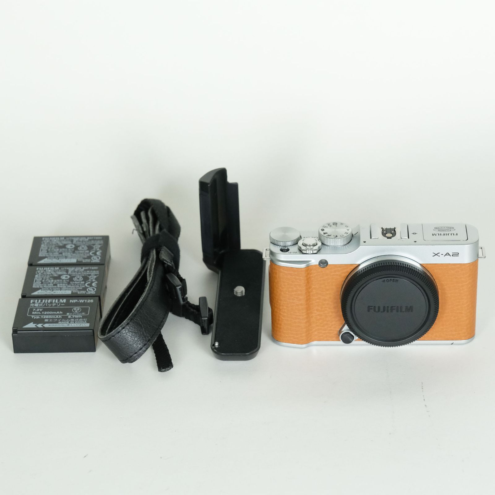 良品 | バッテリー4個・グリップ付] FUJIFILM X-A2 ボディ ブラウン