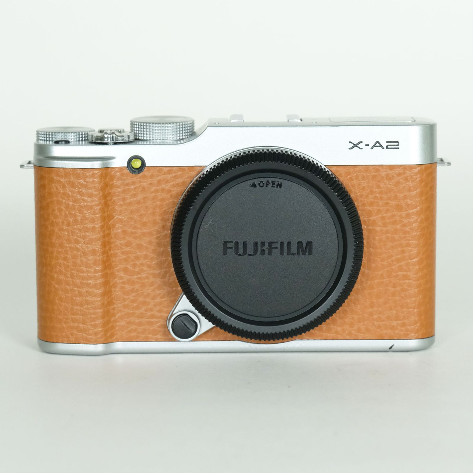 良品 | バッテリー4個・グリップ付] FUJIFILM X-A2 ボディ ブラウン
