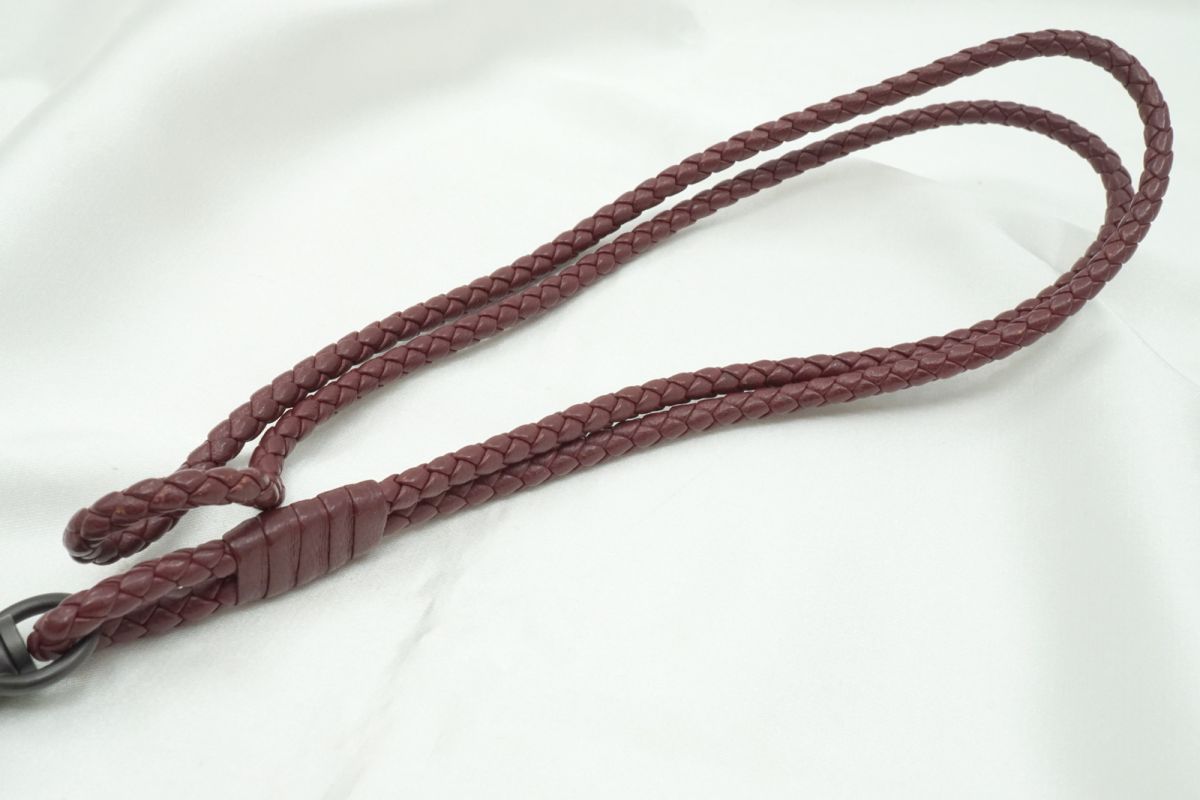 ボッテガ ヴェネタ イントレチャート ネックストラップ 編み込み