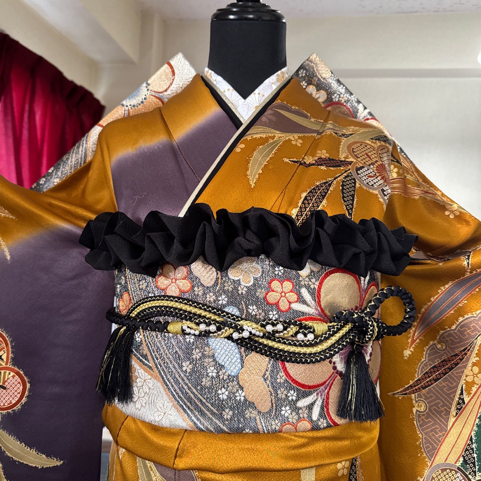 豪華振袖セット(4点)・袋帯・半衿・重ね衿・古典柄・金駒刺繍・刺繍