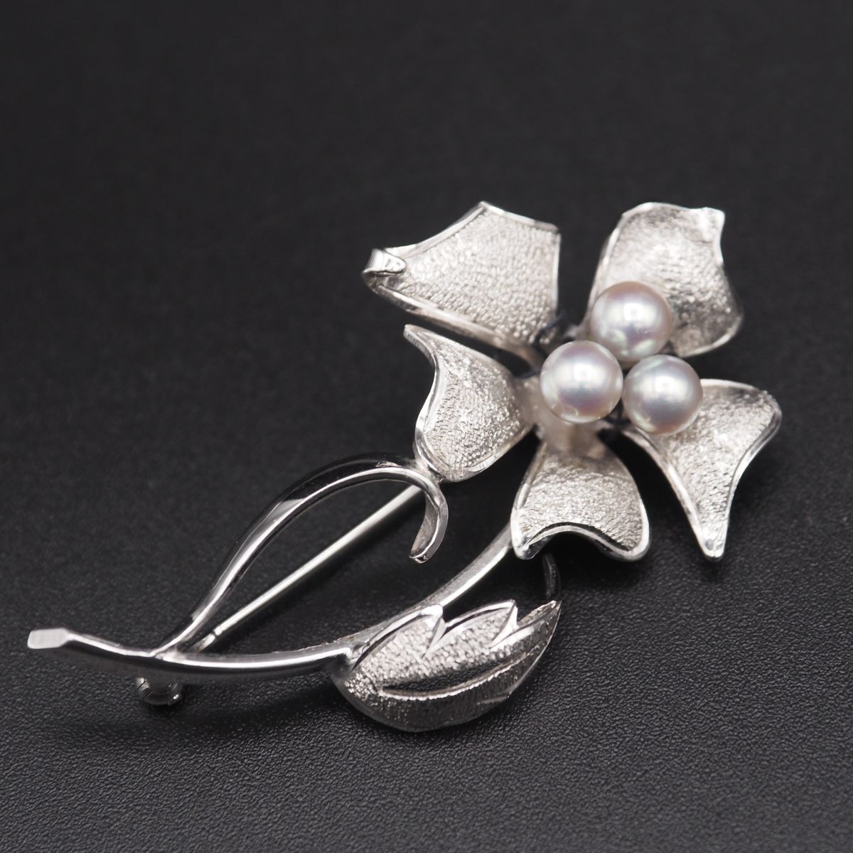 L200 本真珠 4.8mm3珠 パール SILVER刻印 ブローチ フラワー デザイン