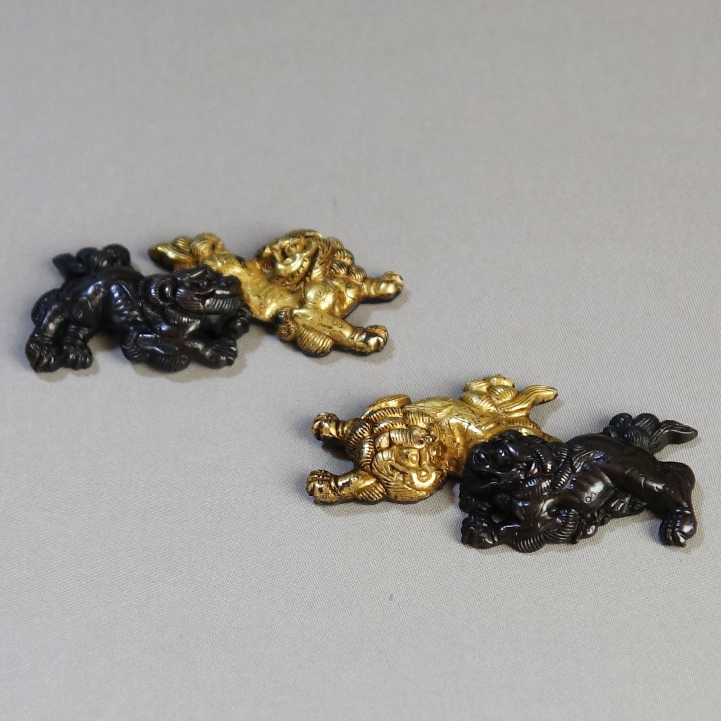 骨董逸品【双獅子図目貫 赤銅 鍍金】(箱付き) 日本刀 刀装具 鍔 鐔