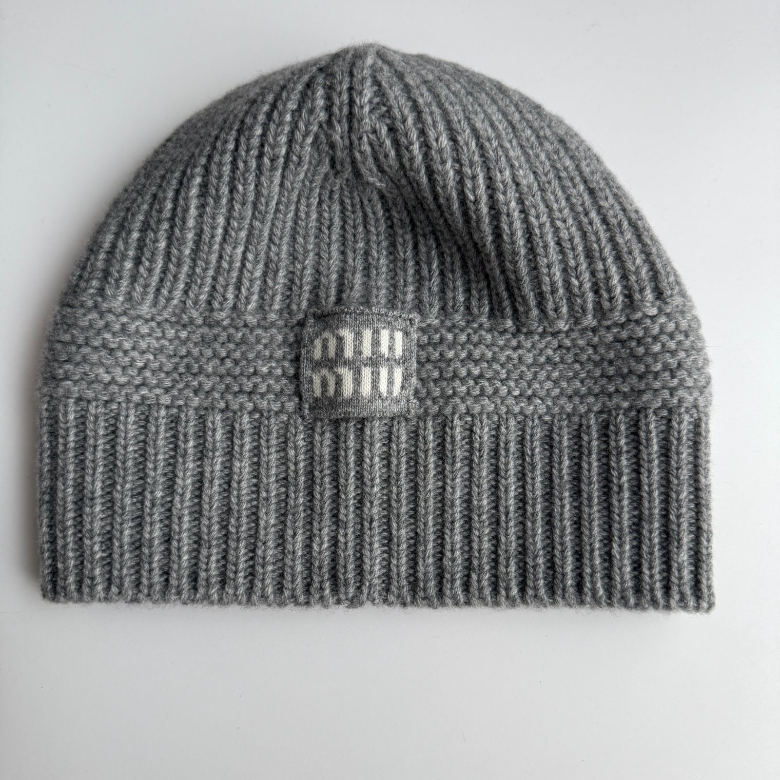 最終値下げ⭐︎大人気のmiumiu＊ロゴ ニットビーニー 【公式通販】