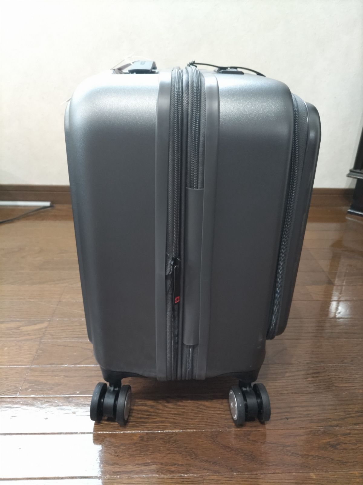 スイスミリタリーSM-C318 18in スーツケース - メルカリ