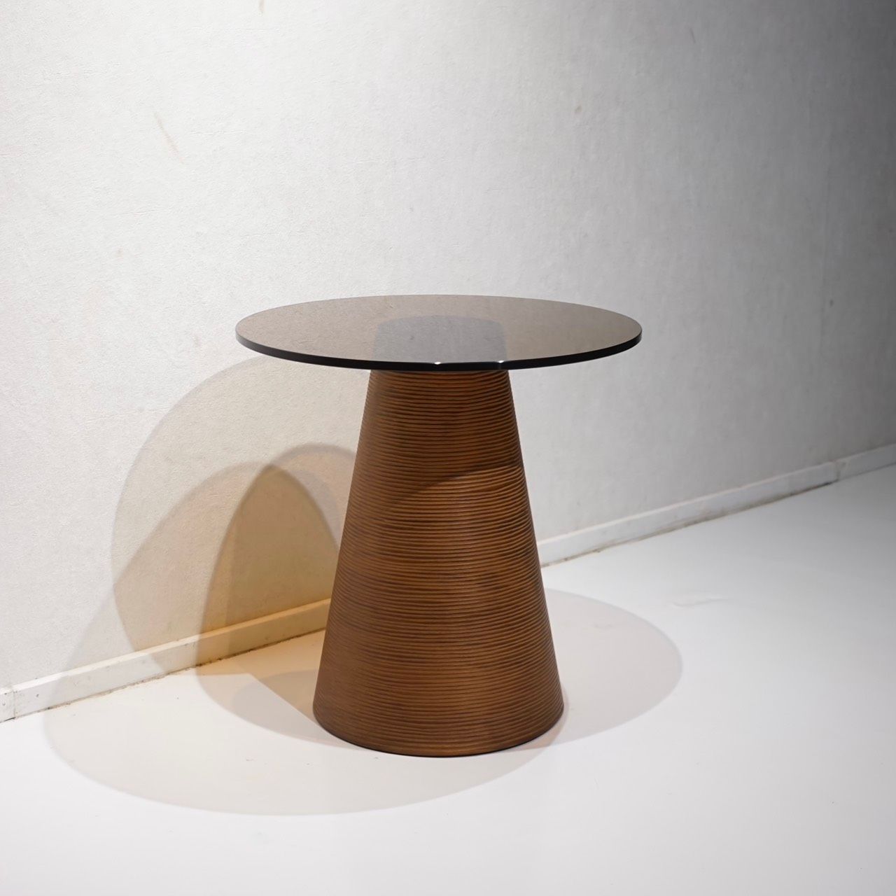 アビスタイル 円形 ガラス天板 サイドテーブル ローテーブル