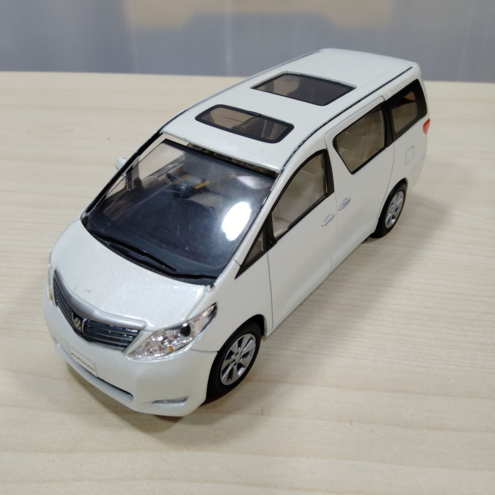 TOYOTA ALPHARD ミニカー ホワイト【非売品・新品未開封】 2025年最新
