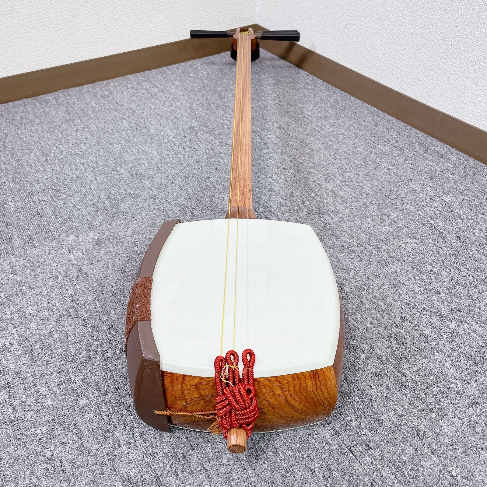 高級三味線 紅木 猫皮 子持ち綾杉胴 1本溝 細棹 天然素材