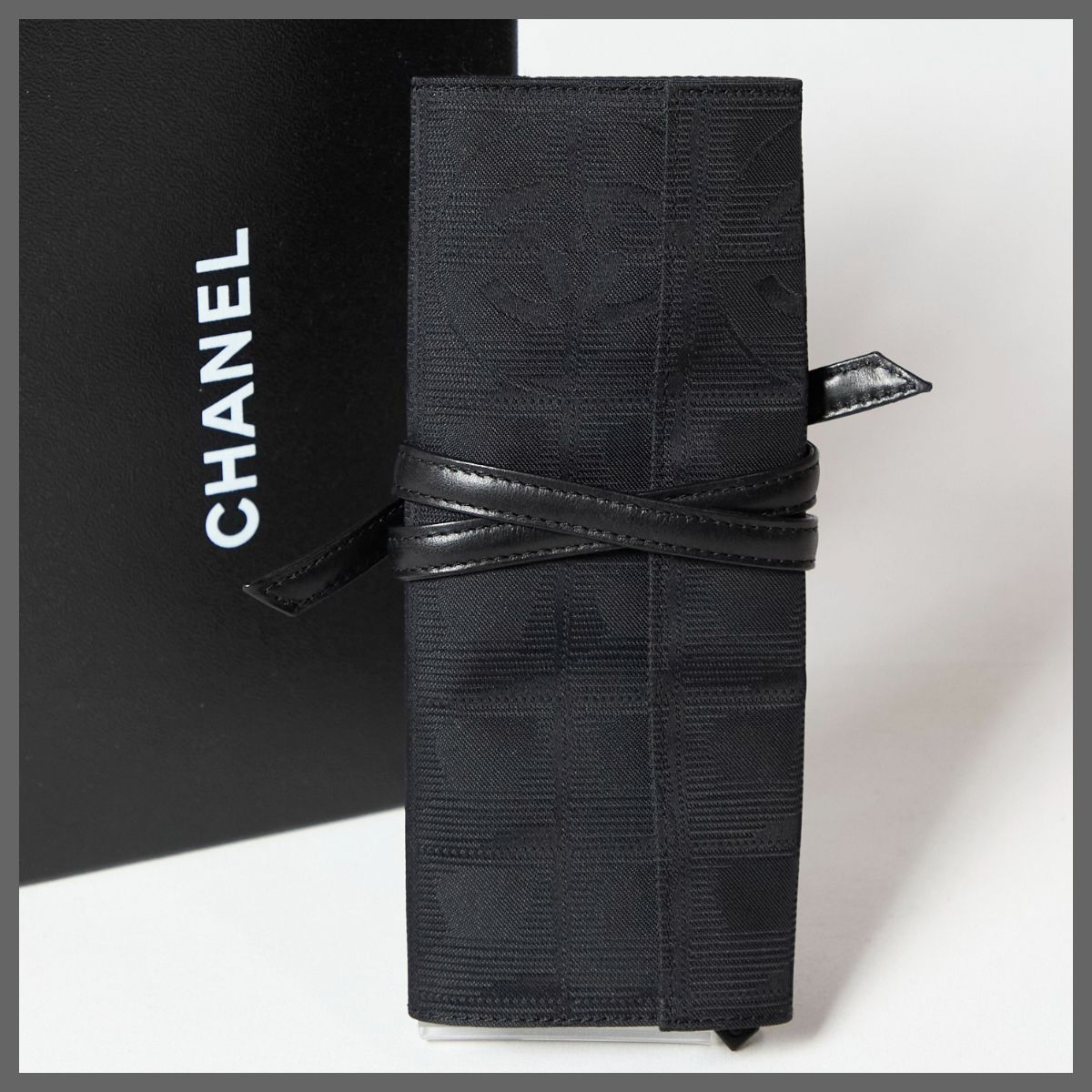 青色と白色の葉模様の日本人形陶器置物 最高