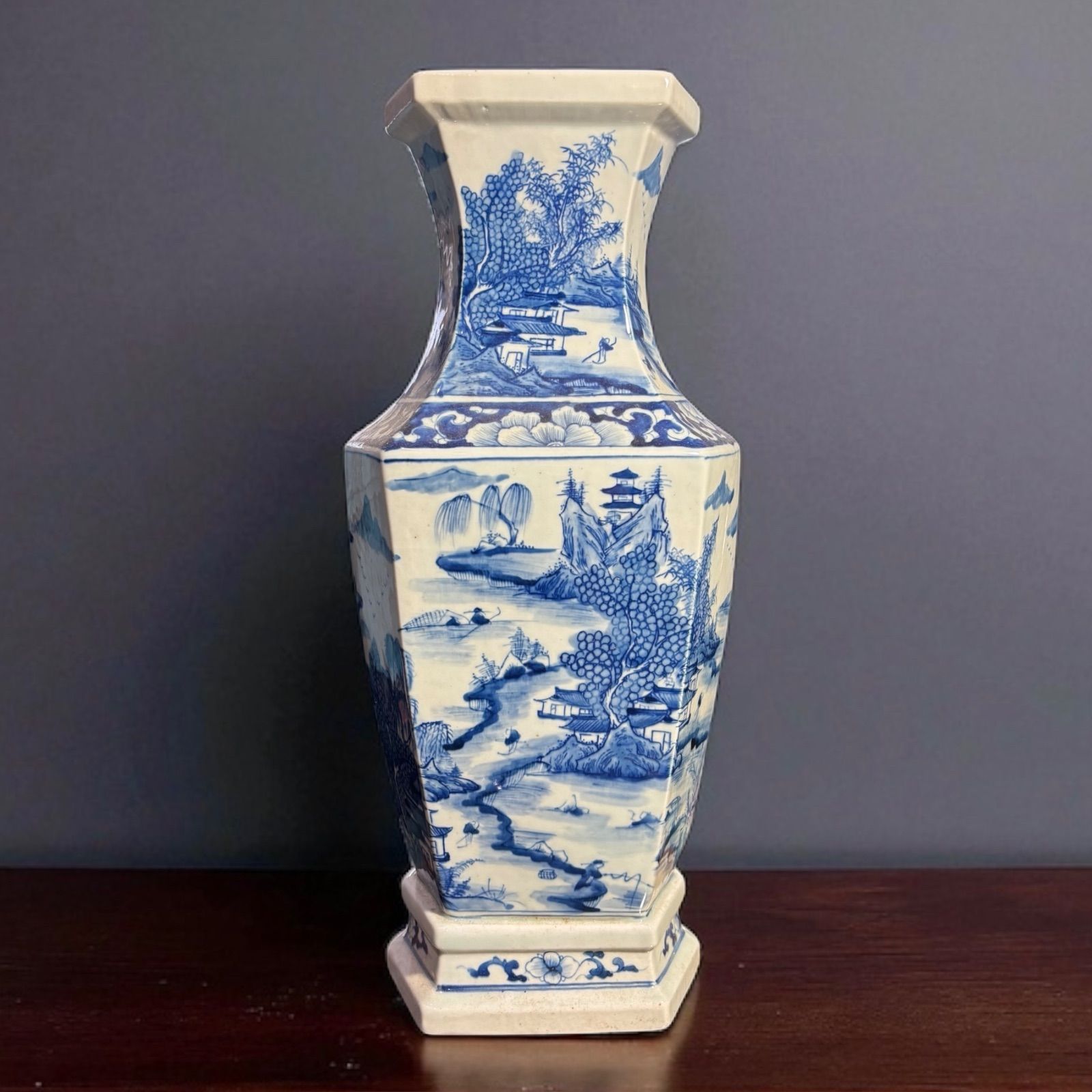 染付獅子文梅瓶 染付獅子文梅瓶