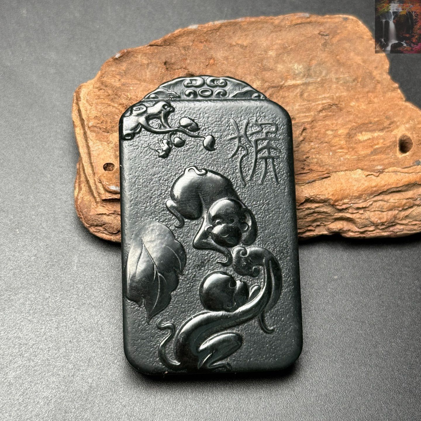 旧家蔵出し 配送 和田玉細密彫 青玉 大日如來像 根付 裝身具 置物 賞物