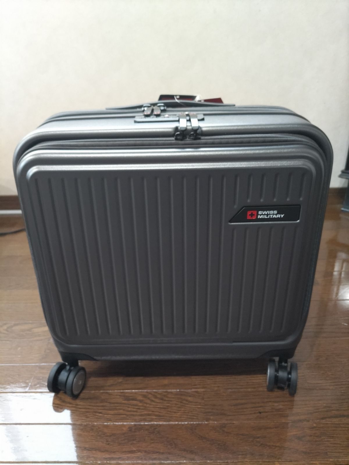 スイスミリタリーSM-C318 18in スーツケース - メルカリ