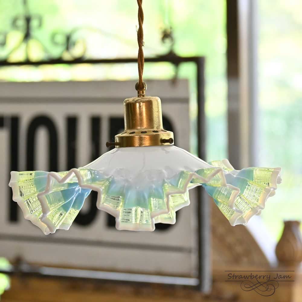 フランス アンティーク ピンクのオパリン 小さなガラス灯 アトリエ