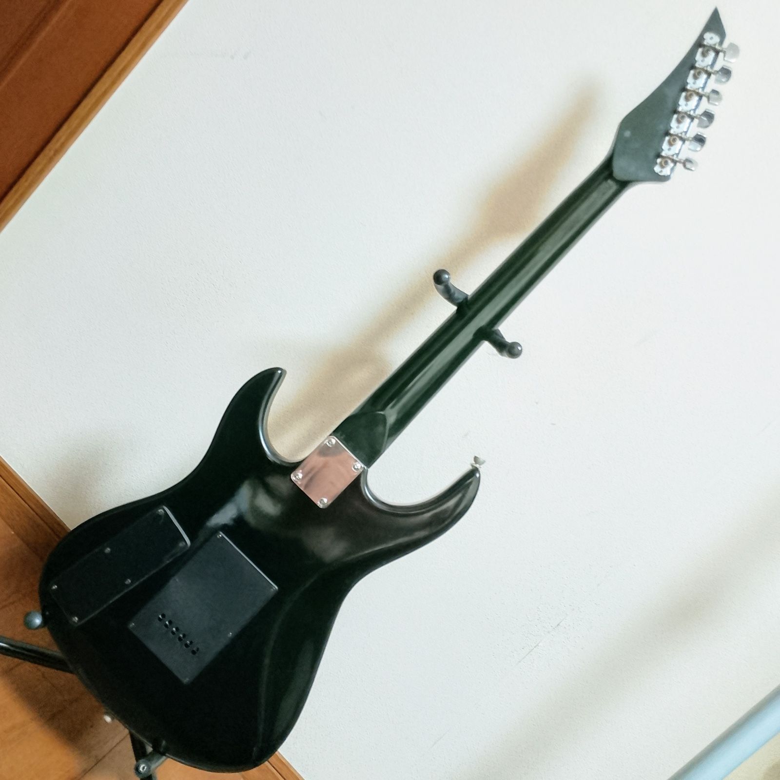 Birth KY-01 エレキギター トレモロユニット搭載 弦は新品に交換済み