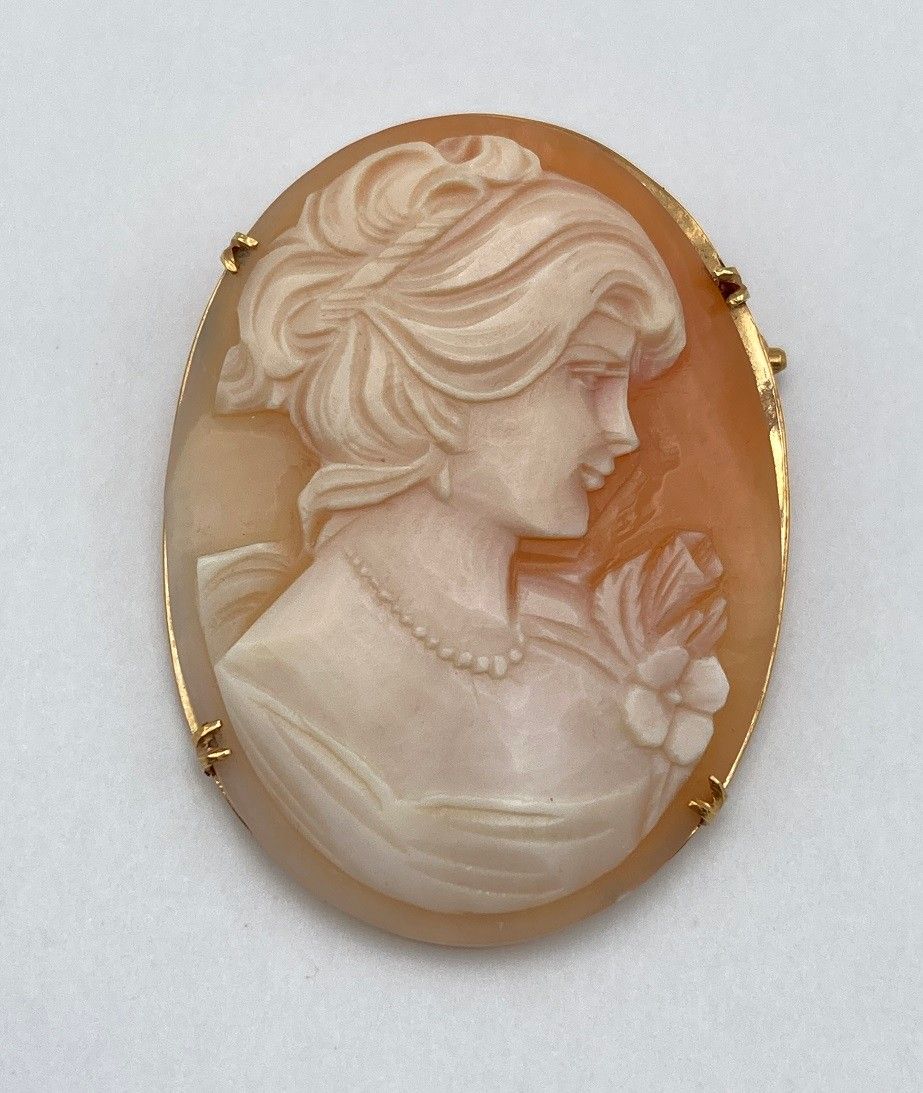 5508】カメオシェルブローチ ペンダントヘッド女性の横顔18k部分有り