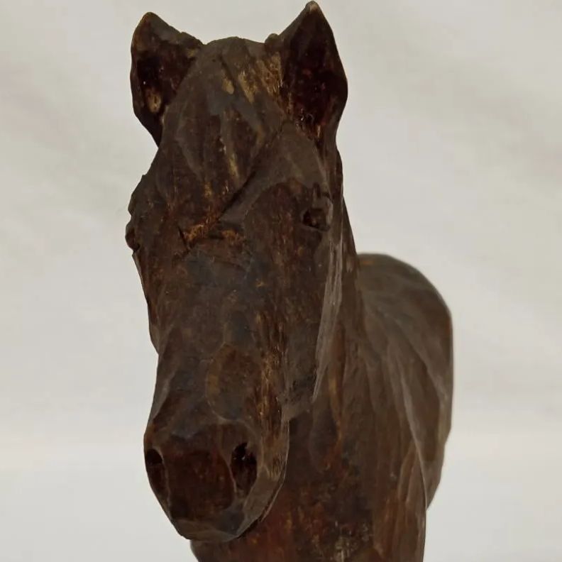 時代置物】一刀彫 木曽照岳 馬のオブジェ 伝統工芸 民芸 郷土玩具