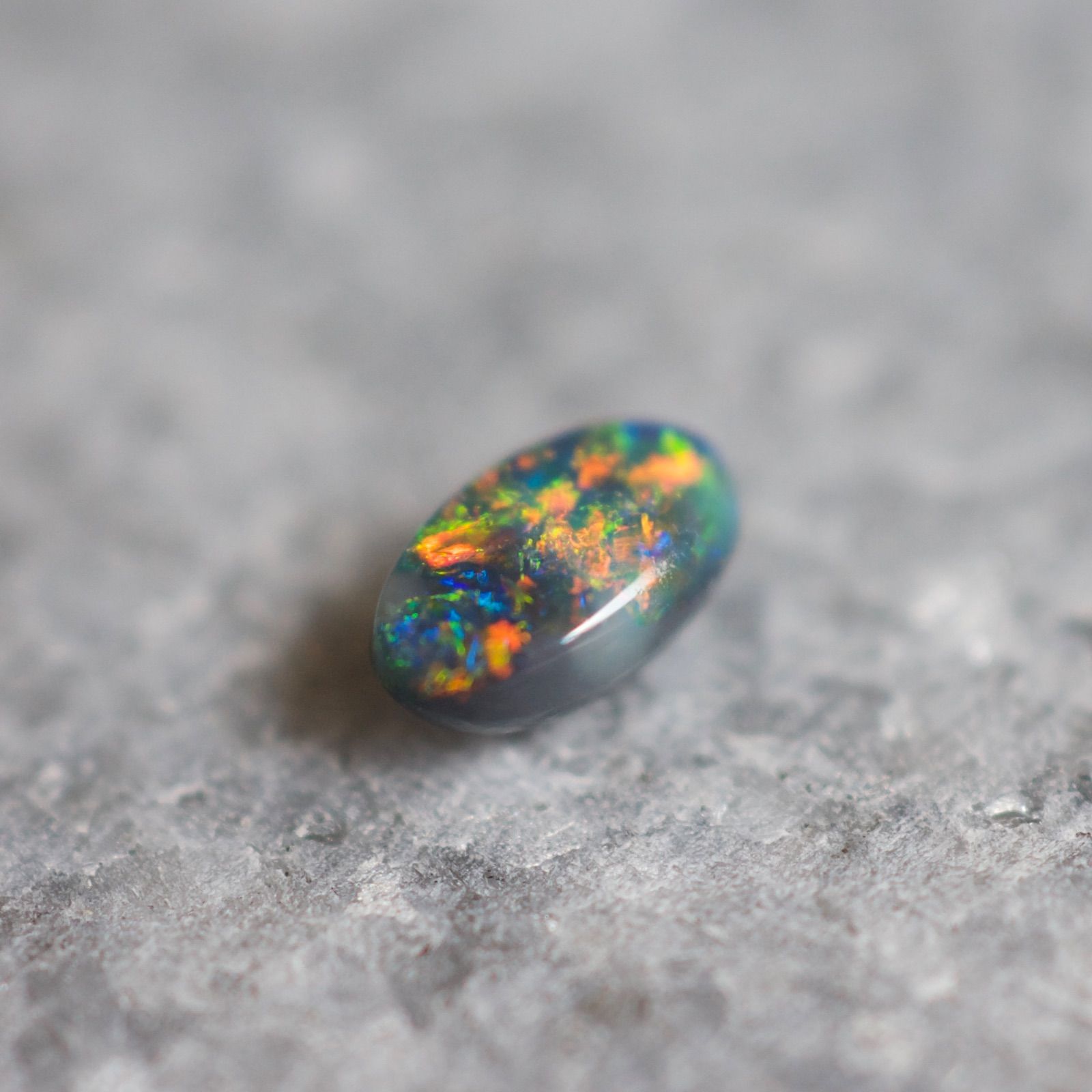 オーストラリア ライトニング産ブラックオパール オパールキャッツアイ