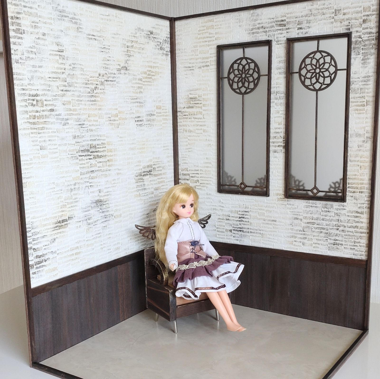 ◇ドール家具◇「ゴシック教会の花窓(背面ボード) 1/3大」 | Dream