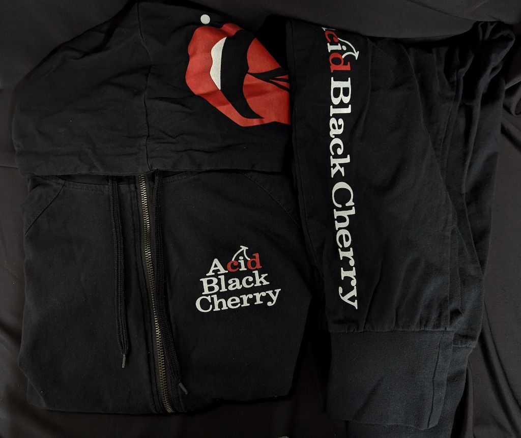 Acid Black Cherry パーカー