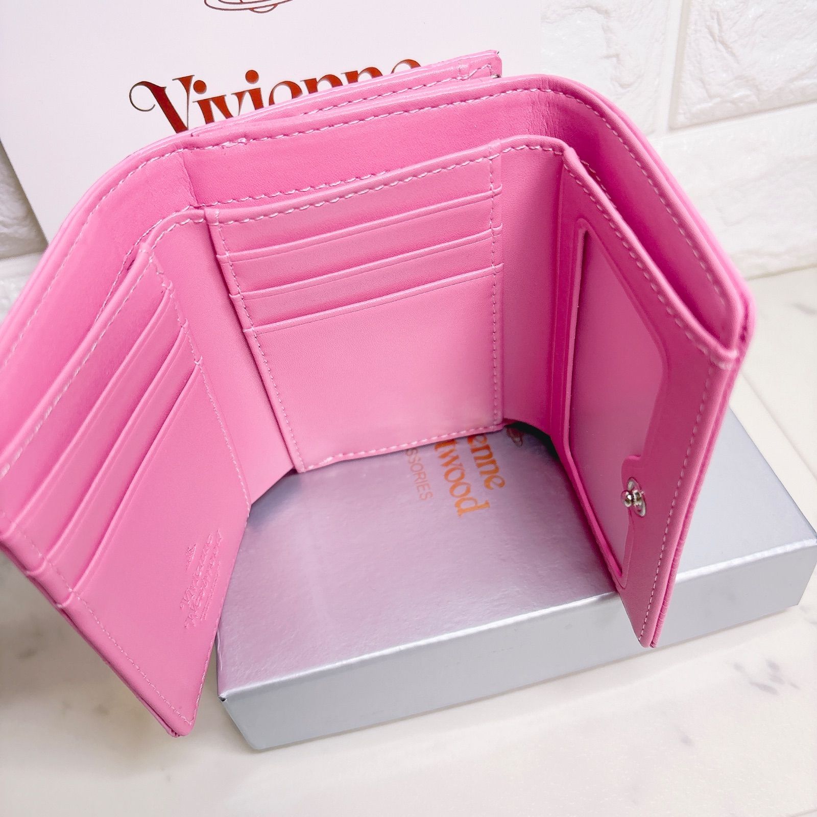 再入荷！【新作 最高にキュート♡】Vivienne Westwood 三つ折財布