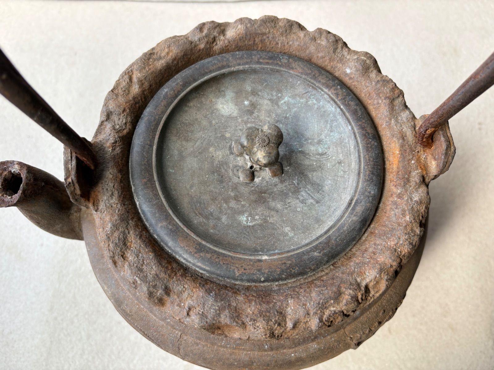 希少 珍しい 龍文堂造 鉄瓶 本物 約3.40kg古玩 銅蓋 裏蓋刻印有 湯釜