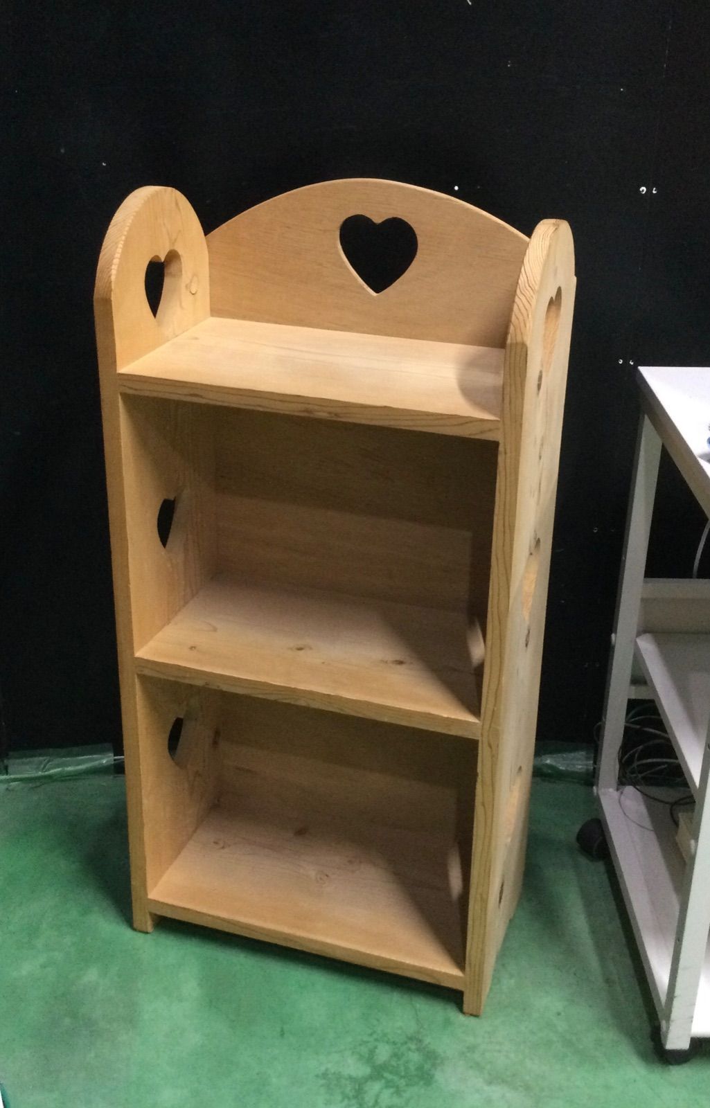 値下げ 節約 カントリー家具 木製ハート型 3段飾り棚 ハンドメイド