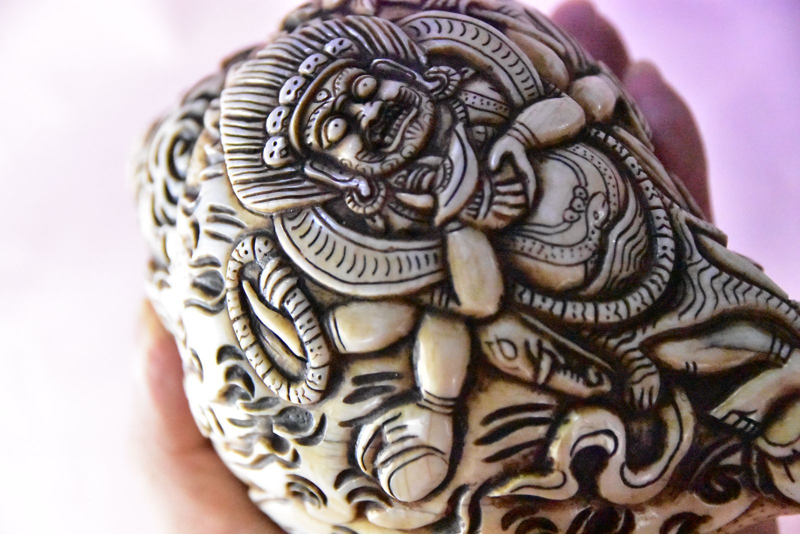 ◇チベット密教法具 法螺貝（シャンカ）ヤマーンタカ（大威徳明王）2